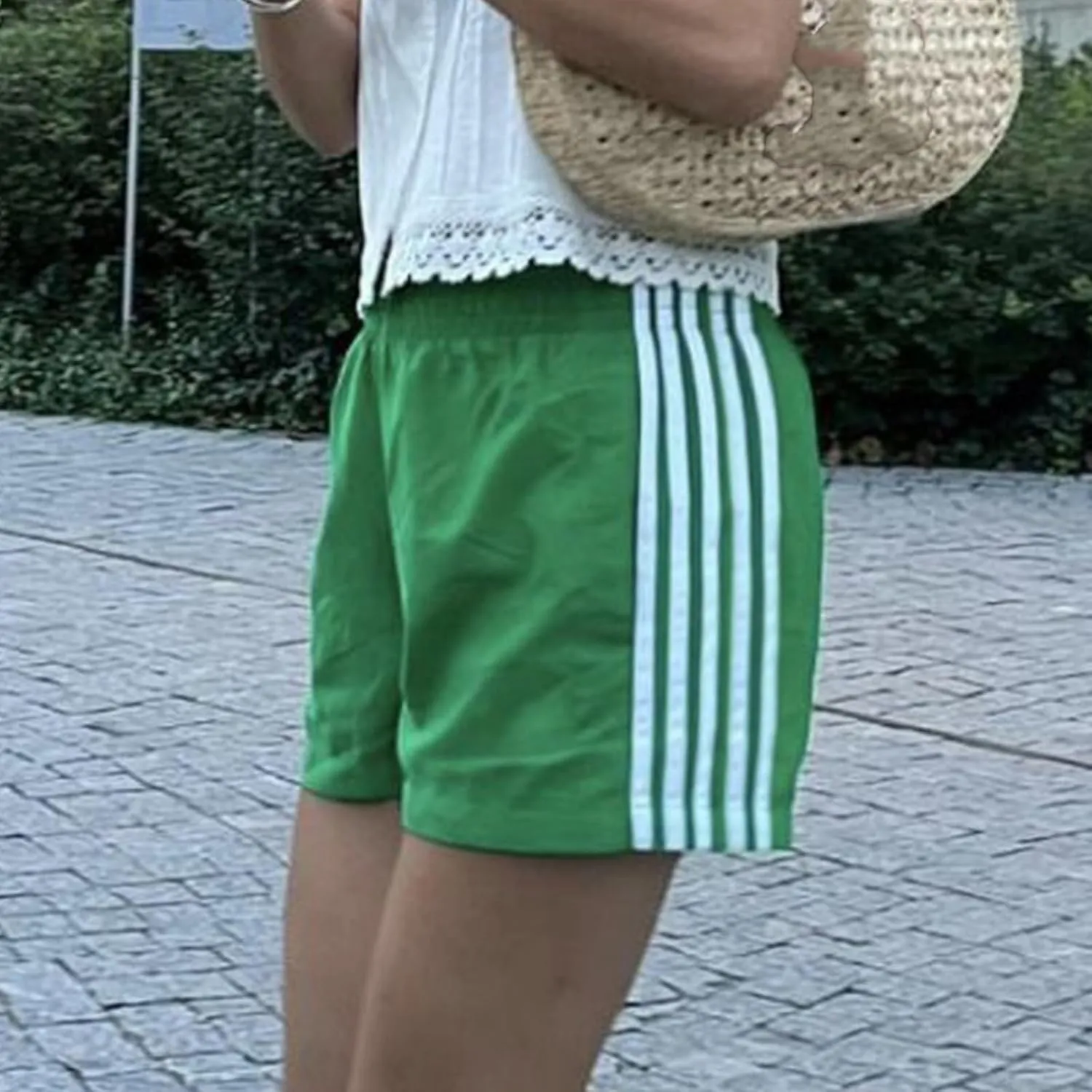 FOMOYUU Women Striped Athletic Shorts Elastic Waist Wide Leg Sweat Shorts Loose Lounge Running Short Pants Workout Joggers