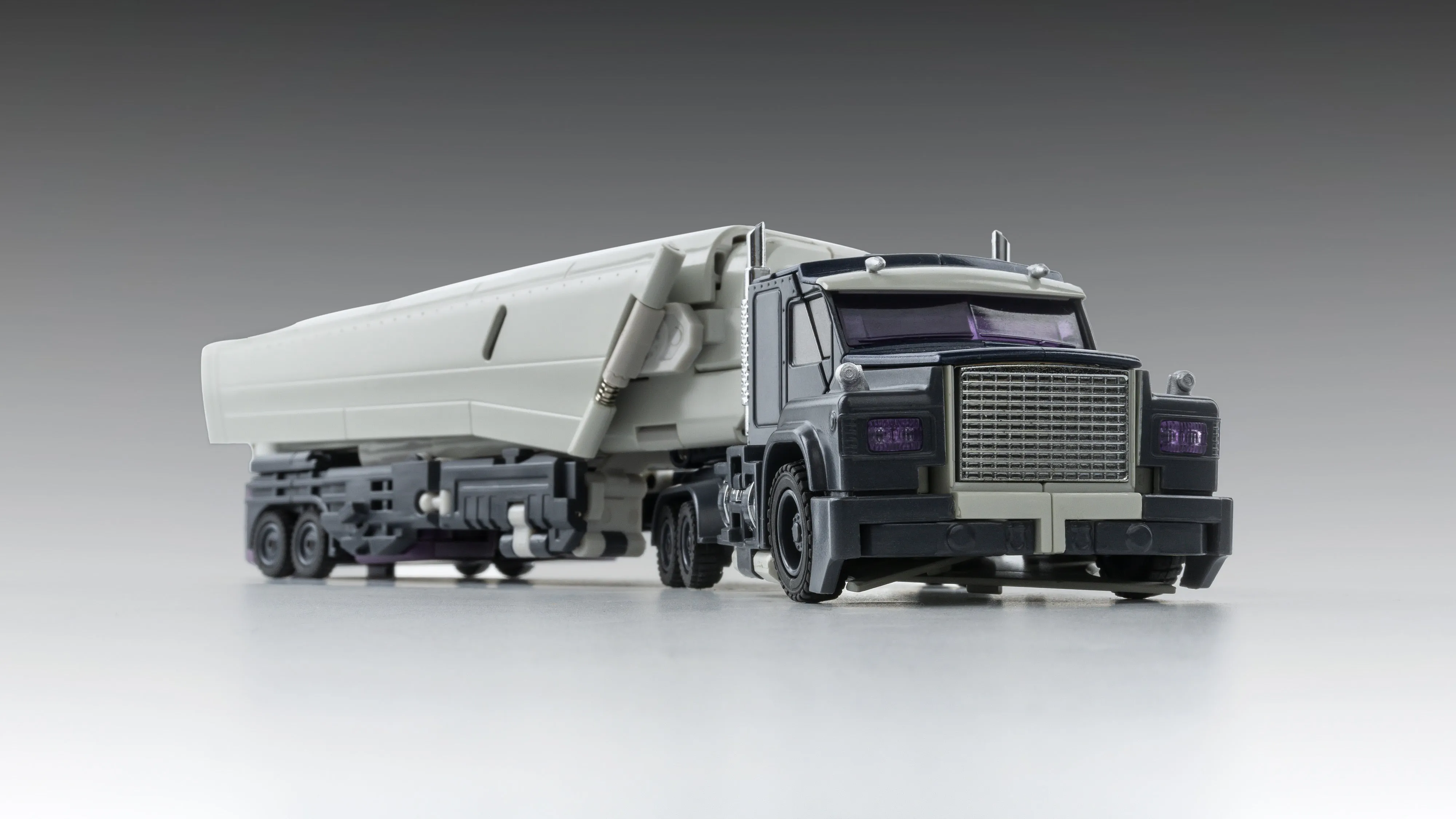 Keith's Fantasy Club KFC EAVI Metal Phase 11A  Stratotanker (Octane) Metallic Version 22cm / 8.7"